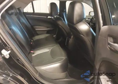 2015 Chrysler 300 Limited z USA, uszkodzony, nr VIN 2C3CCARG8FH887415